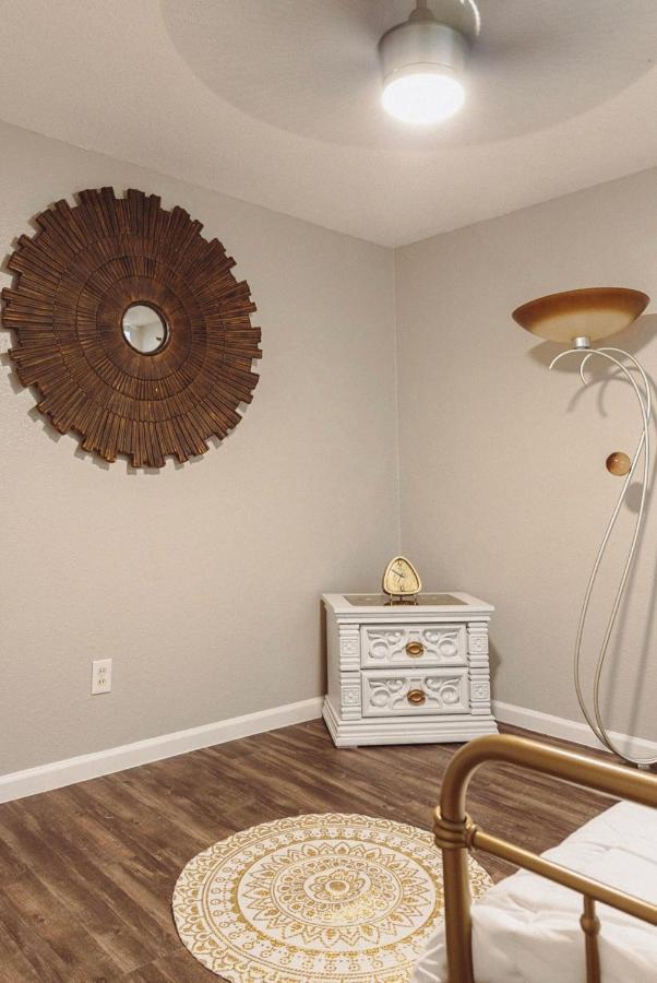 Premium Styled 2 Bedroom Apt In The Heart Of The Heights Houston Bagian luar foto