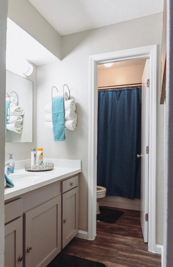 Premium Styled 2 Bedroom Apt In The Heart Of The Heights Houston Bagian luar foto