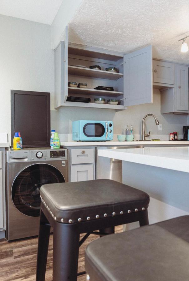 Premium Styled 2 Bedroom Apt In The Heart Of The Heights Houston Bagian luar foto